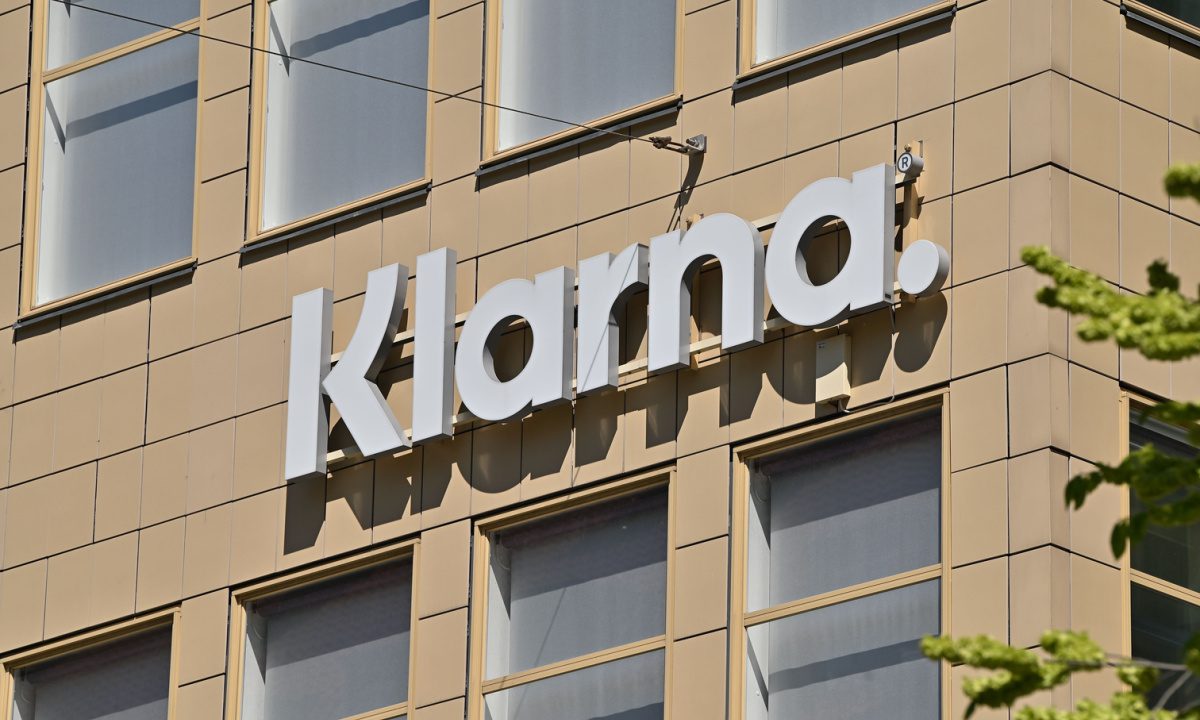 Klarna has lost four executives since January, Bloomberg reported Thursday (March 19), citing updates in LinkedIn profiles. Andrea Ferraz Estrada, head of investor relations and M&A, who worked at Klarna for six years and seven months, left the company in Mar…