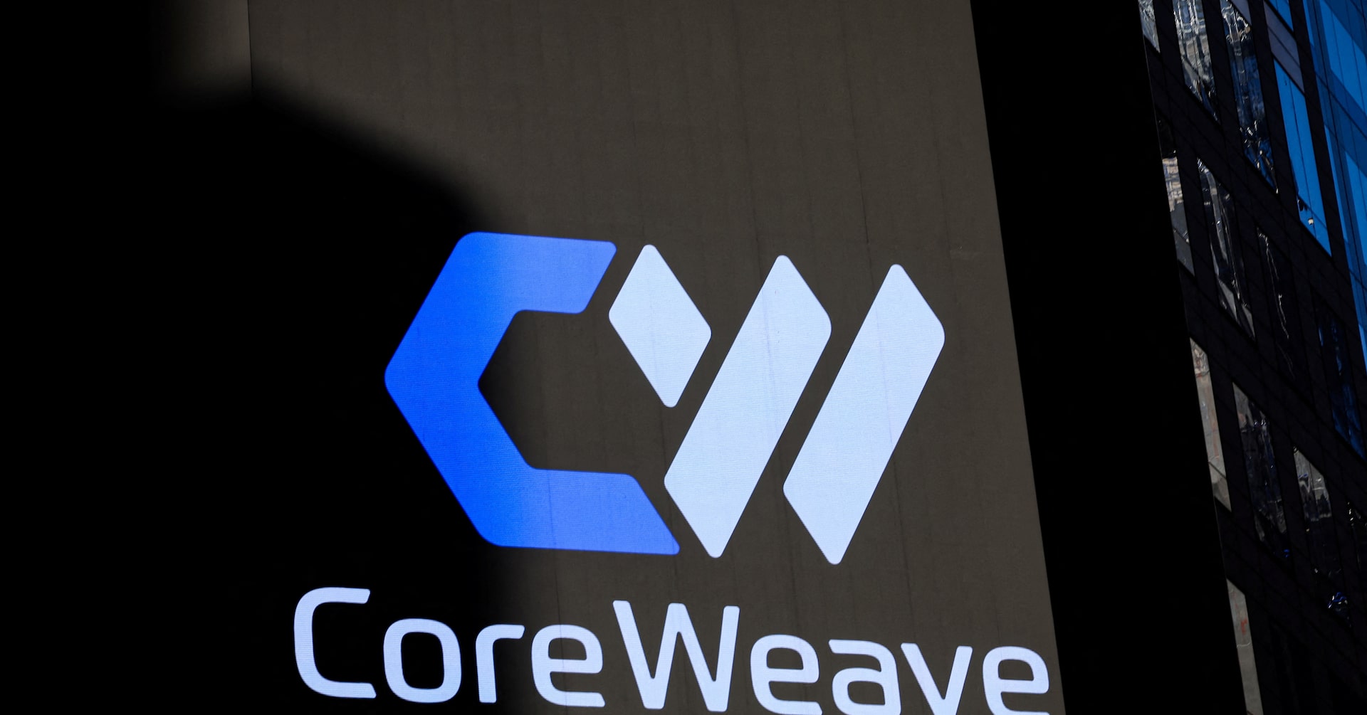 Reuters:
CoreWeave reports Q4 revenue up 110% YoY to $1.57B, vs. $1.55B est., and adjusted loss of $284M, vs. $258.9M est.; CRWV drops 5%+ after hours&nbsp; —&nbsp; CoreWeave (CRWV.O) beat Wall Street estimates for quarterly revenue on Thursday, benefiting from the art…