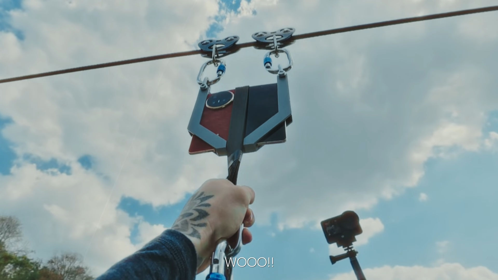 The post A Man Hung Off a Zipline Using Only the HONOR Magic V6 Hinge: Here's What Happened appeared first on Android Headlines.