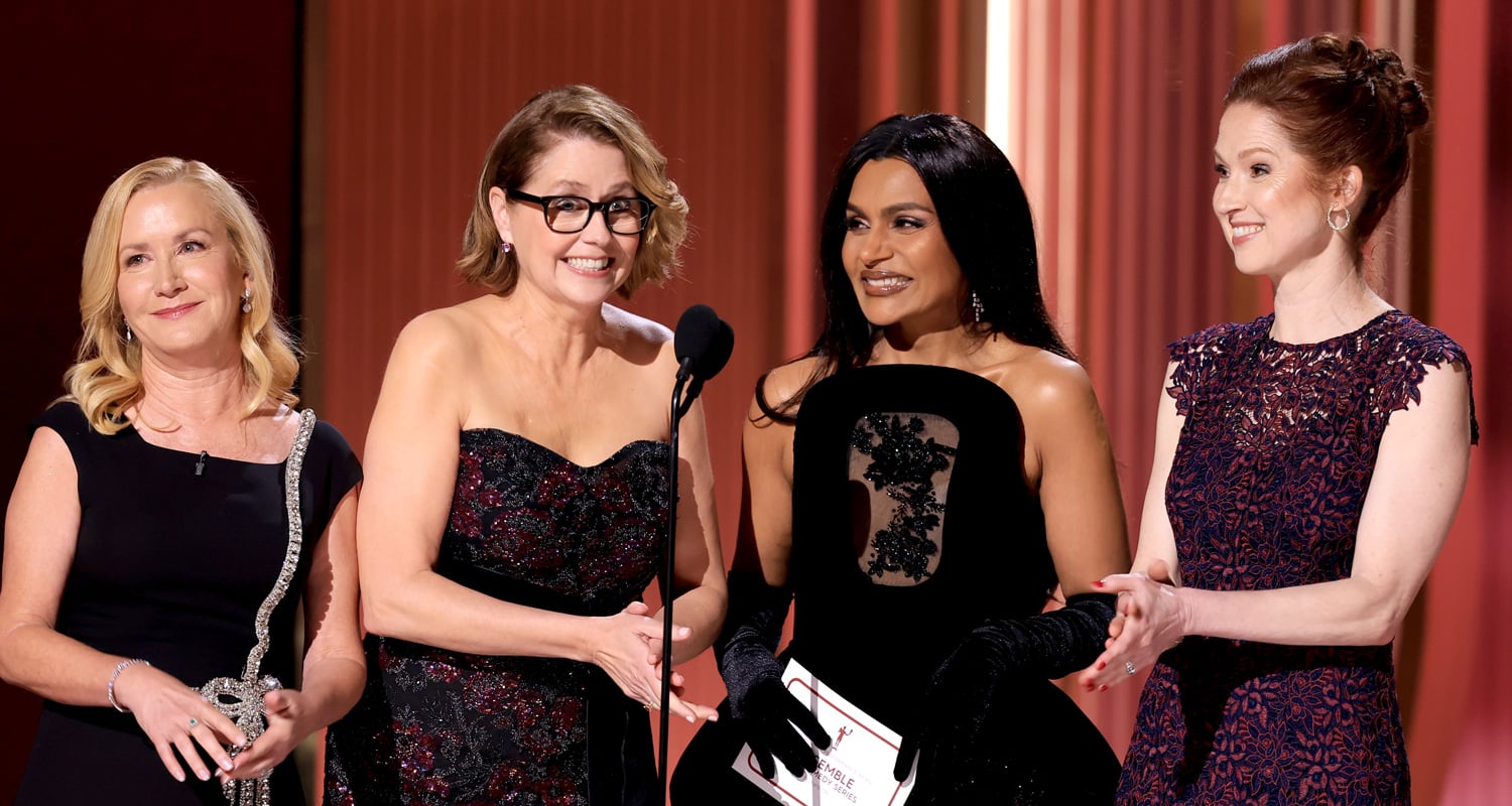 The women of The Office hit the stage for a mini reunion at the 2026 Actor Awards, previously known as the SAG Awards, on Sunday (March 1) at the Shrine Auditorium in Los Angeles. Angela Kinsey, Jenna Fischer, Mindy Kaling and Ellie Kemper took the stage toge…