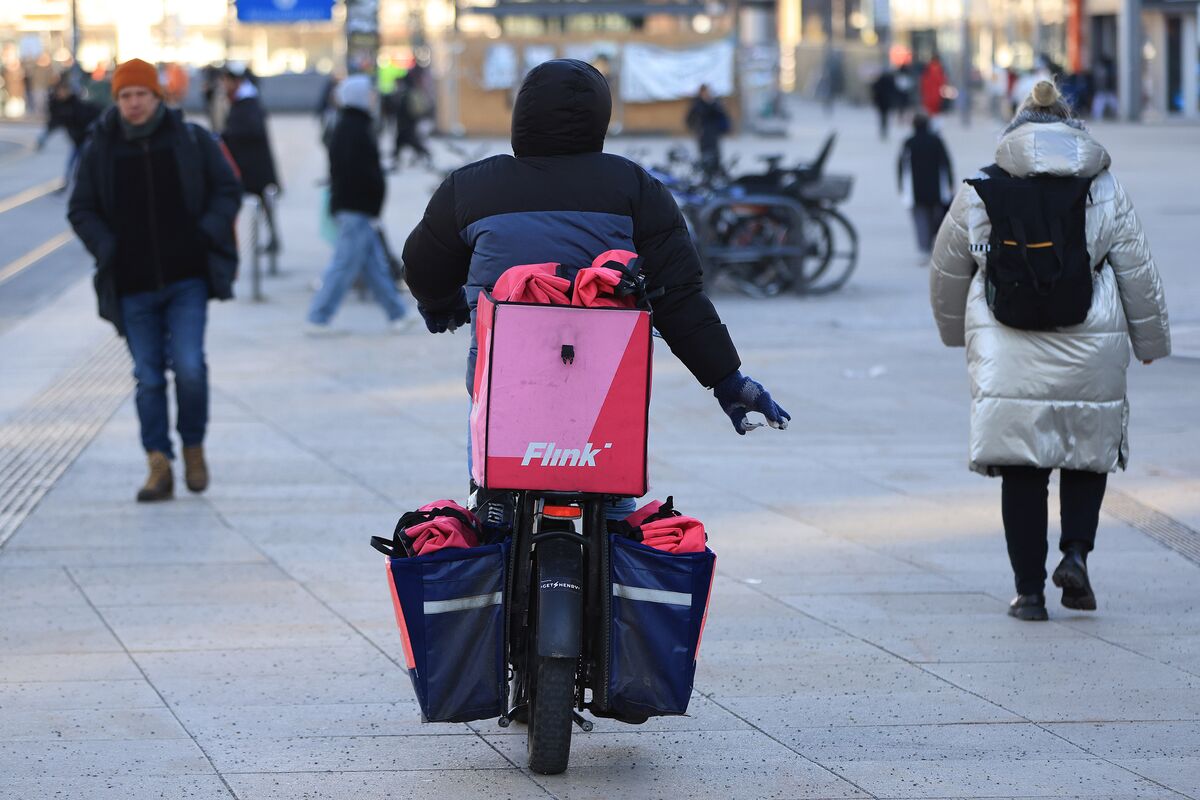 Christina Kyriasoglou / Bloomberg:
German quick grocery delivery startup Flink raised $100M led by Prosus, a source says at a $900M valuation; Flink was reportedly valued at $5B in May 2022&nbsp; —&nbsp; Flink SE raised funds in a round that values the firm at $900 mil…
