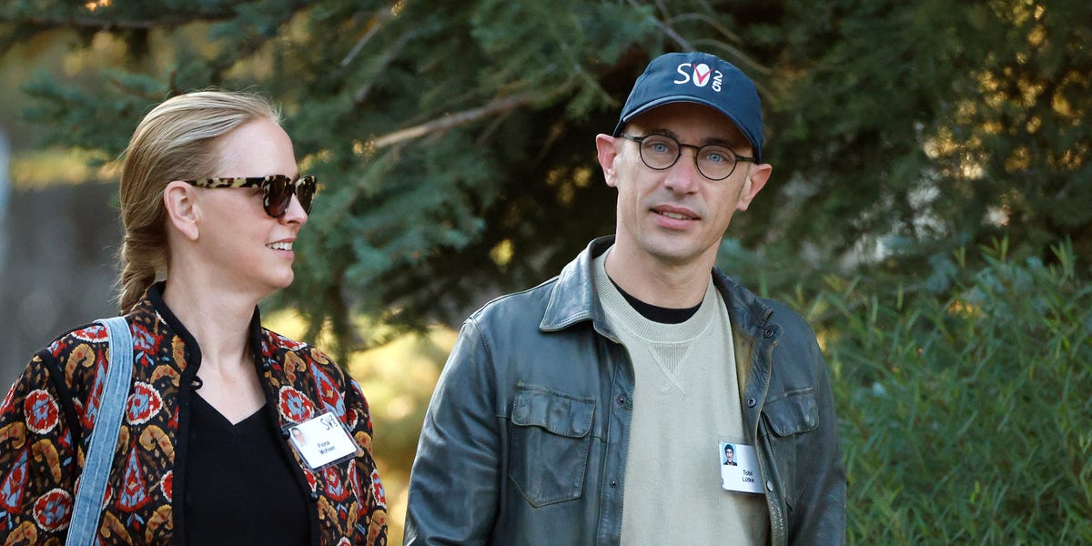 Tobi Lütke, CEO of Shopify, demonstrated using Anthropic's Claude to develop a web-based MRI viewer, highlighting AI's role in innovative solutions.
