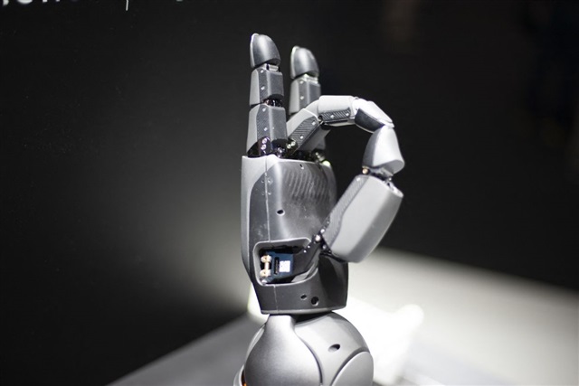 Samsung Electronics is targeting one of the hardest engineering challenges in humanoid robotics: building a dexterous robotic hand. The company recently created Hand Lab, a dedicated robotics unit developing high-performance, high-degree-of-freedom robotic ha…