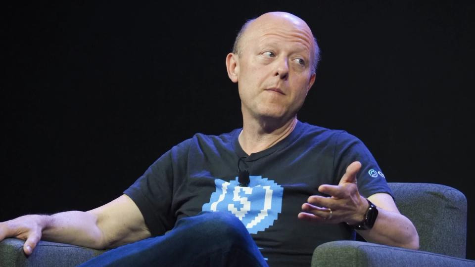 The latest draft of the CLARITY Act hit both stocks, but one analyst says the bill could ultimately shift bargaining power toward Circle and away from Coinbase.