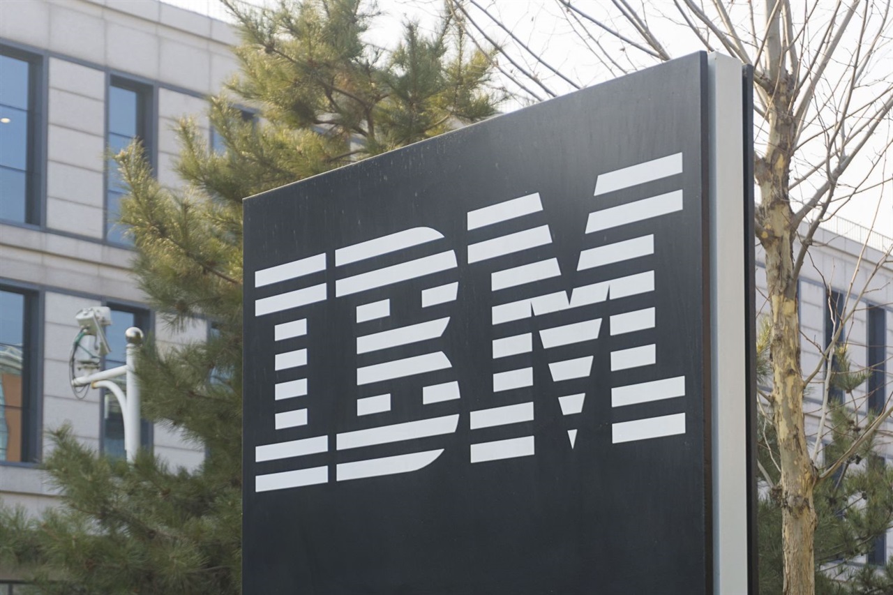 IBM's sharp selloff underscores how artificial intelligence (AI) is beginning to challenge long-standing technology moats in enterprise computing, raising broader questions about who controls modernization budgets and the future architecture of corporate IT s…