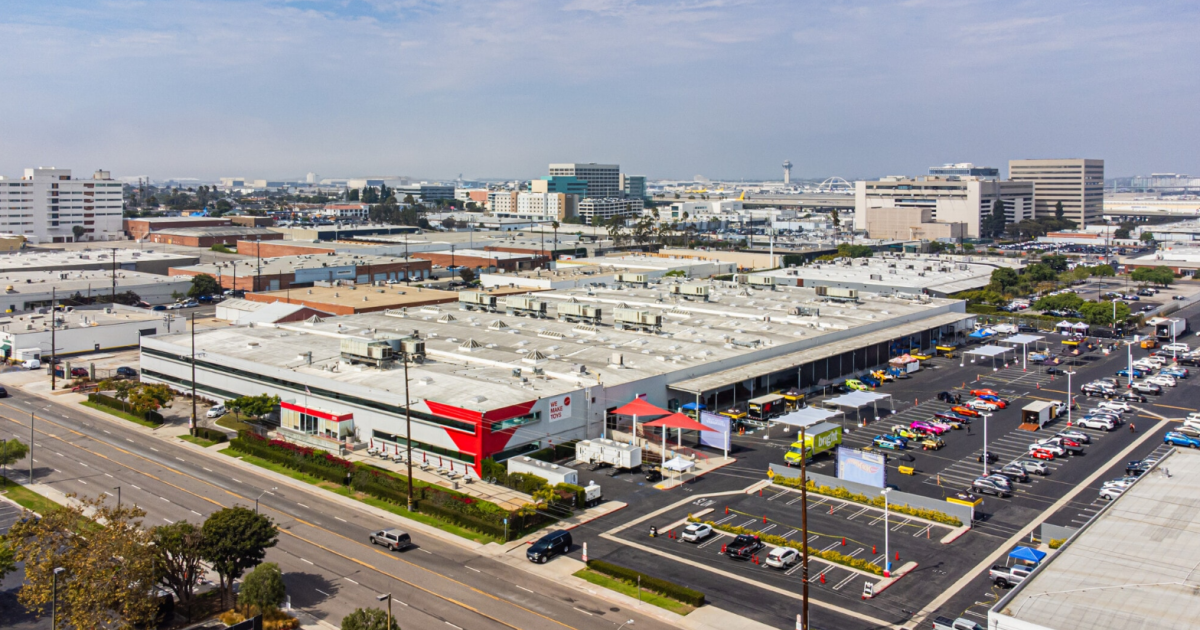 Aerospace and defense contractors are taking flight once again in Los Angeles’ South Bay.&nbsp; Varda Space Industries, which develops hypersonic re-entry systems and advanced pharmaceuticals in orbit, has inked a new 205,443-square-foot industrial and office leas…