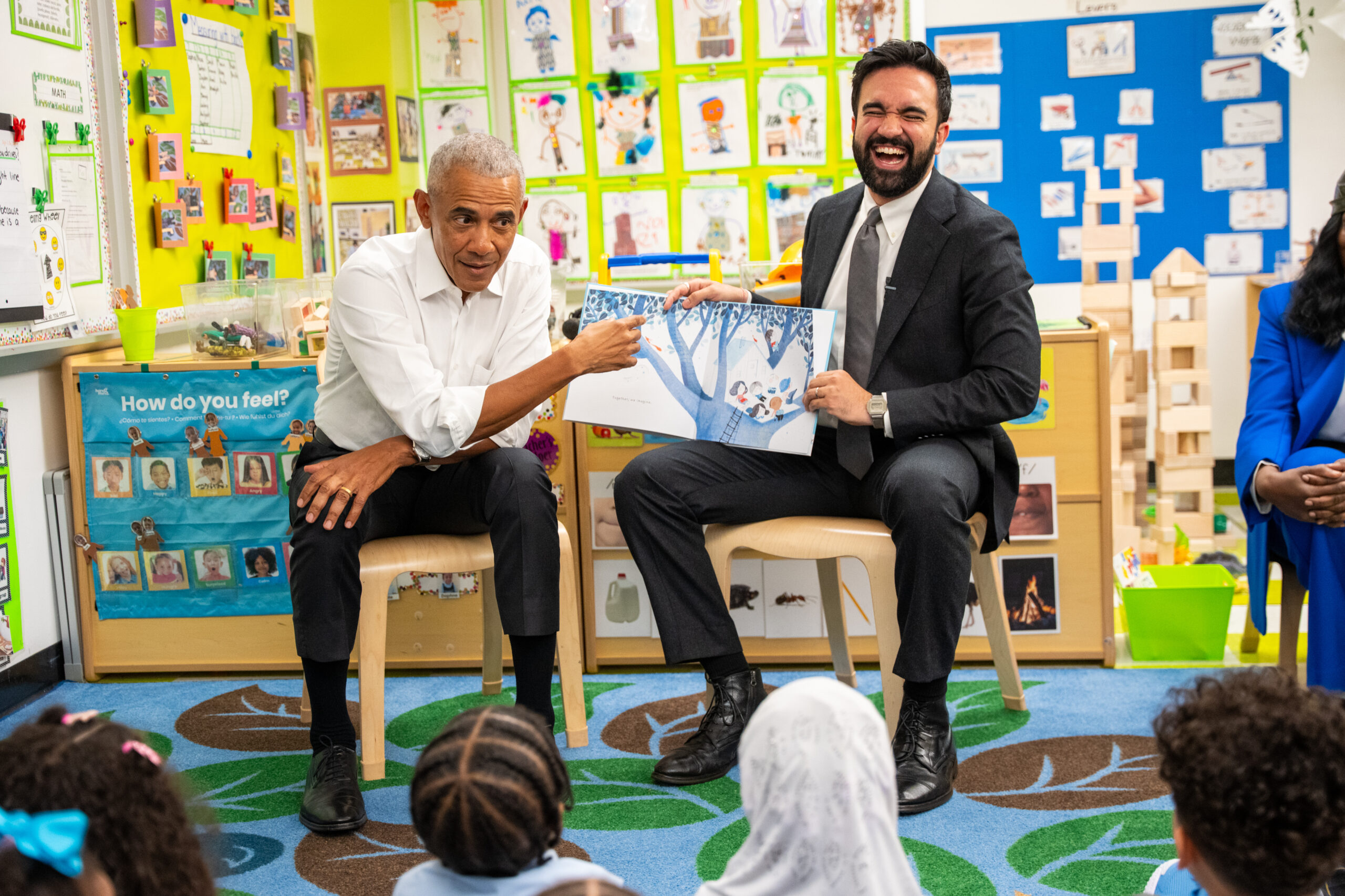 Zohran Mamdani and Barack Obama sang "Wheels on the bus" to kids at a child care center in the Bronx on Saturday, right after Mamdani was slammed by Trump
The post WATCH: Obama and Mamdani Team Up — To Sing ‘Wheels on the Bus’ to Little Kids first appeared on…