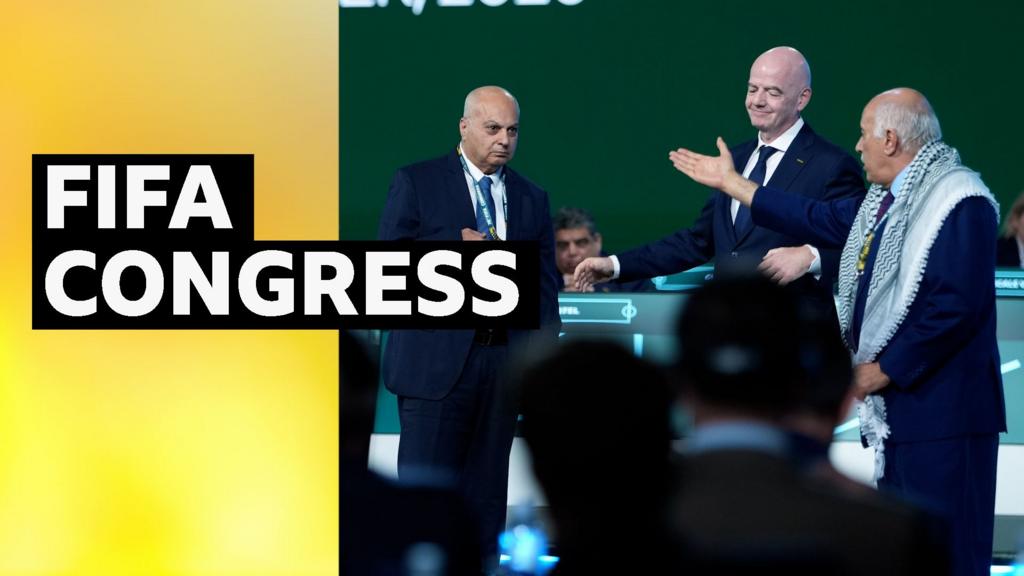 Fifa president Gianni Infantino tries to convince Palestinian and Israeli representatives to shake hands at the Fifa Congress in Vancouver.