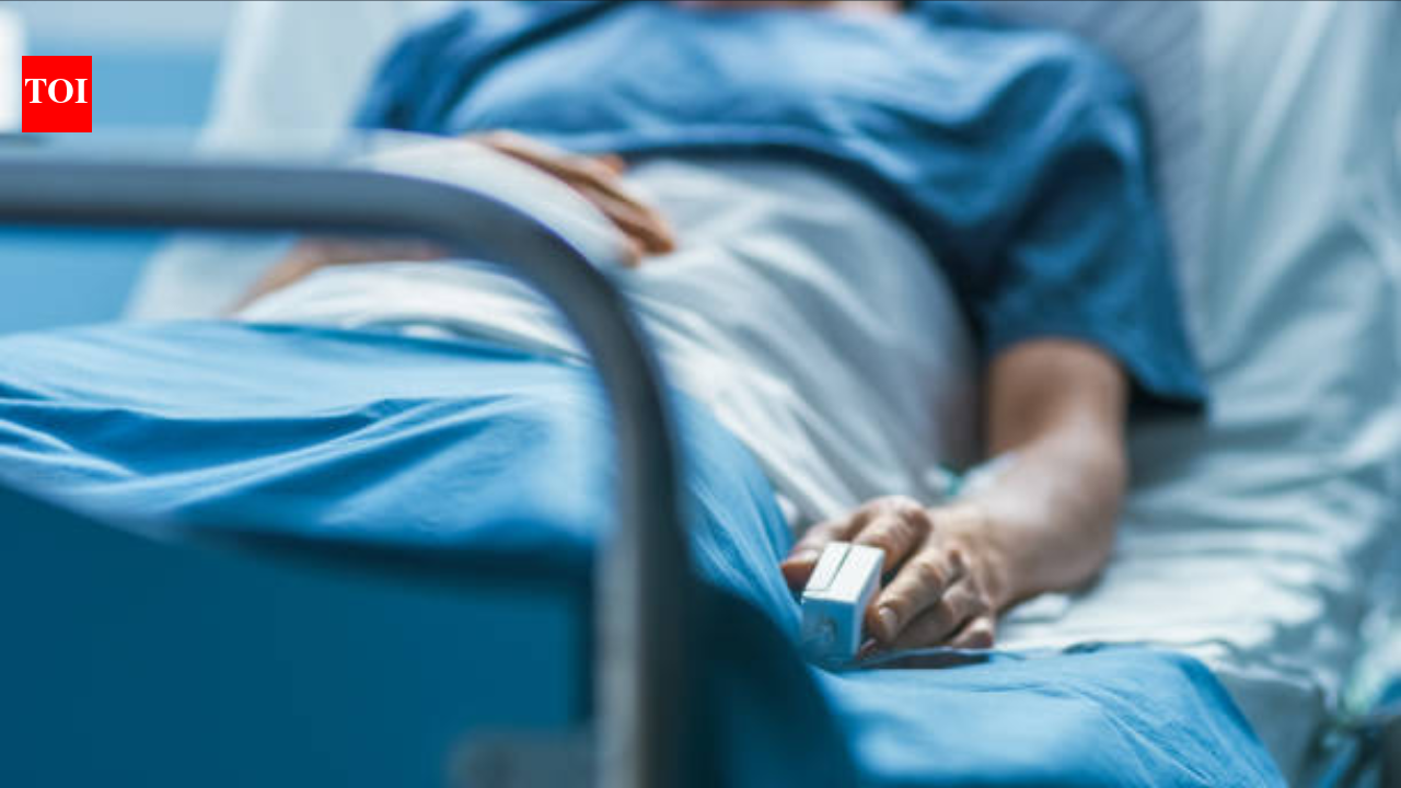 A man in China, whose heart stopped for over 40 hours, has made a miraculous recovery. Doctors utilized advanced life support systems like ECMO after conventional methods failed. Diagnosed with fulminant myocarditis, his heart eventually resumed beating indep…